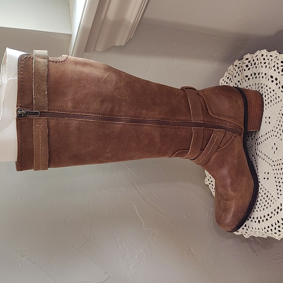 UGG Australia Darcie Tall Distressed Leather Riding Boots Buckle Women US 10 - Picture 12 of 17